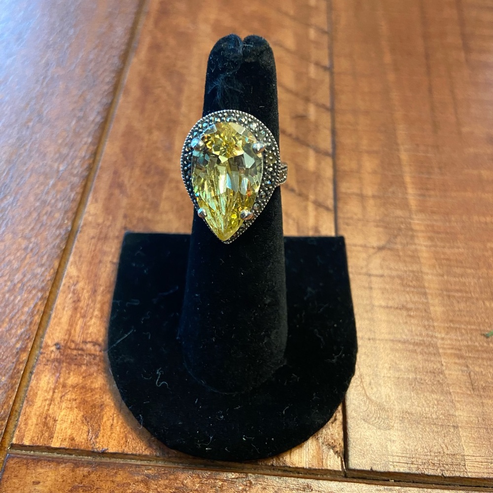 Fashion Ring in Pear shape Citrine.size 6